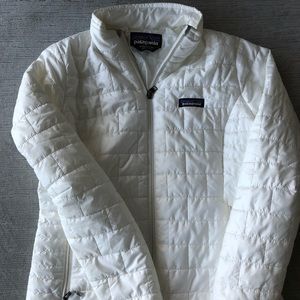 Women’s white Patagonia micro puff jacket